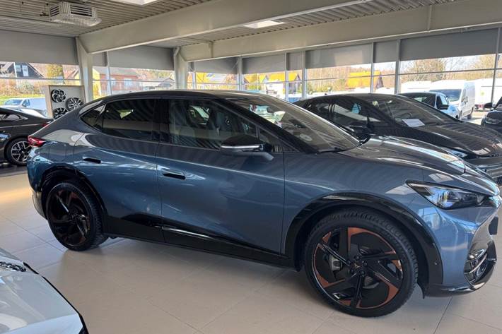 Blå Cupra Tavascan fra 2025