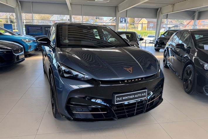 Blå Cupra Tavascan fra 2025