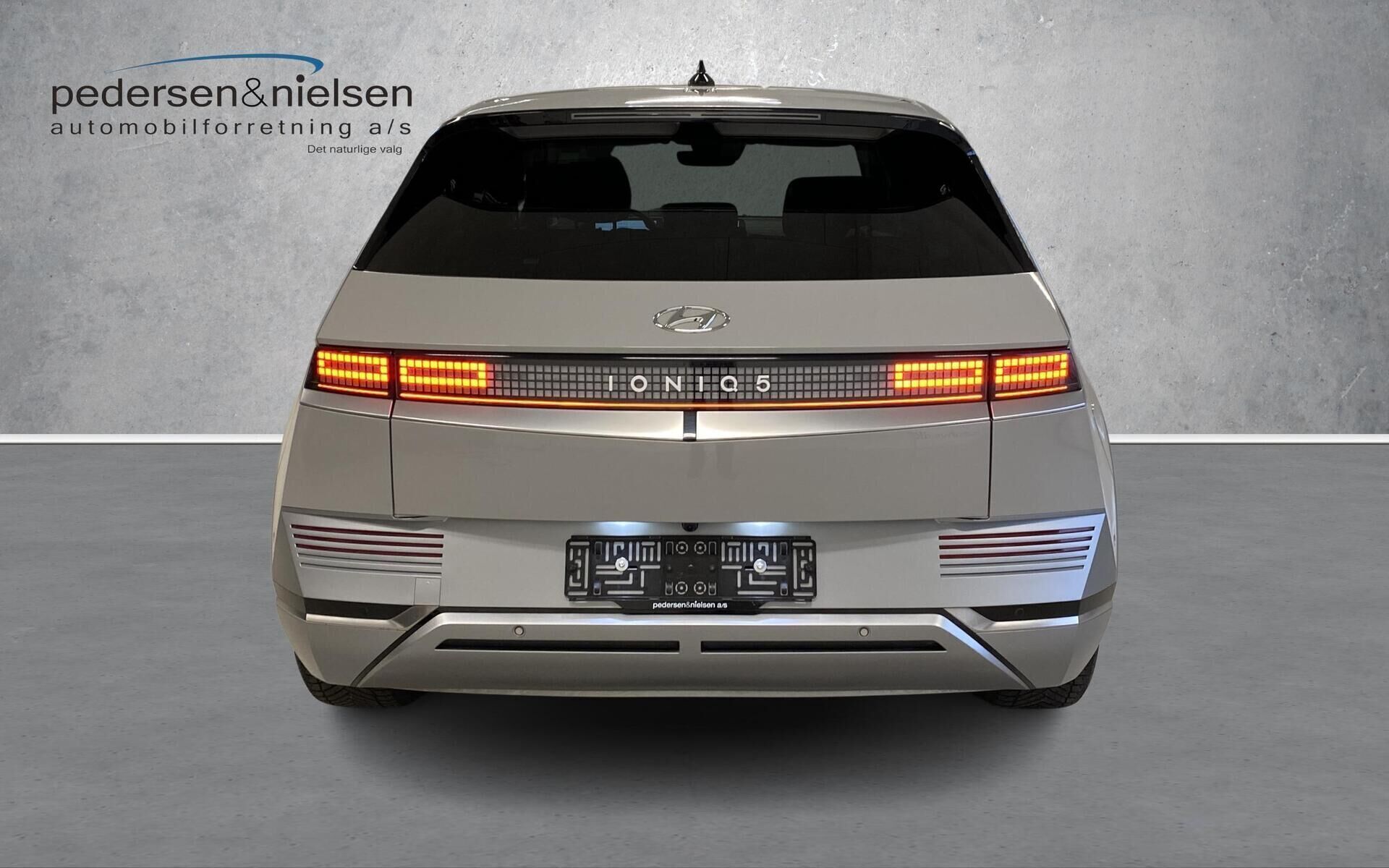 Grå Hyundai Ioniq 5 fra 2021 set udefra