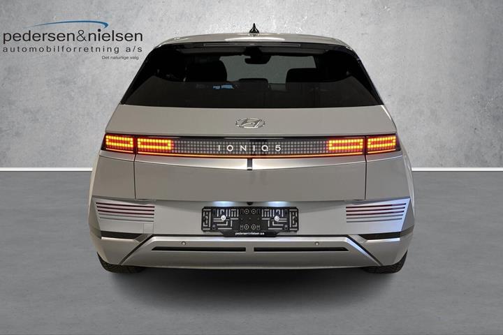Grå Hyundai Ioniq 5 fra 2021 set udefra