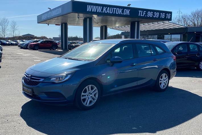 Blå Opel Astra fra 2017