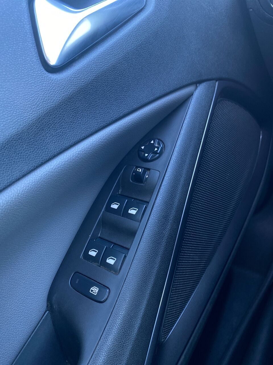 Sølv Opel Crossland X fra 2019