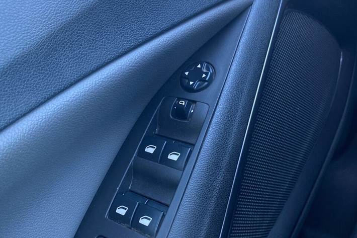 Sølv Opel Crossland X fra 2019