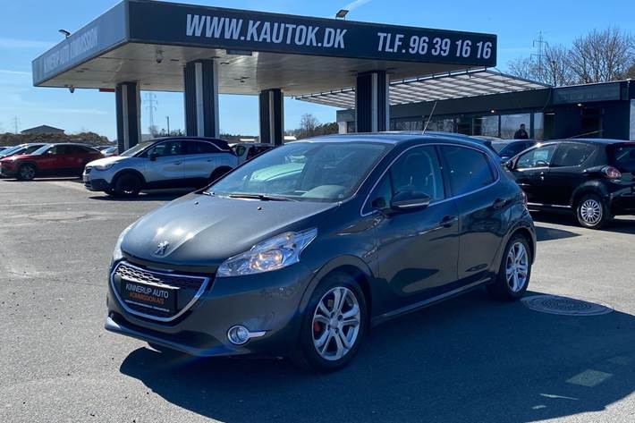 Grå Peugeot 208 fra 2013