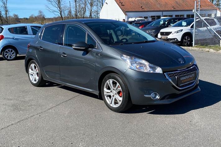 Grå Peugeot 208 fra 2013