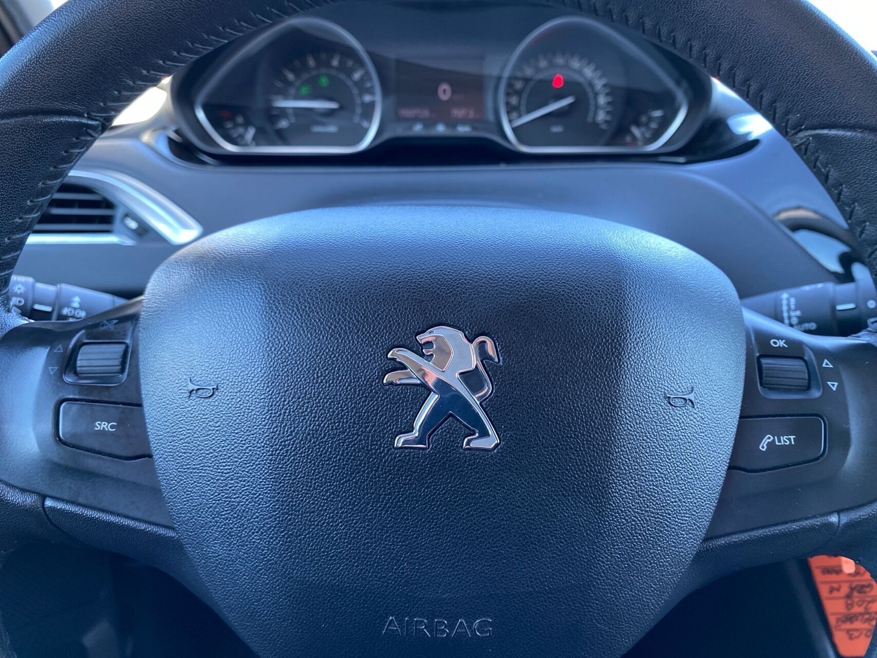 Grå Peugeot 208 fra 2013