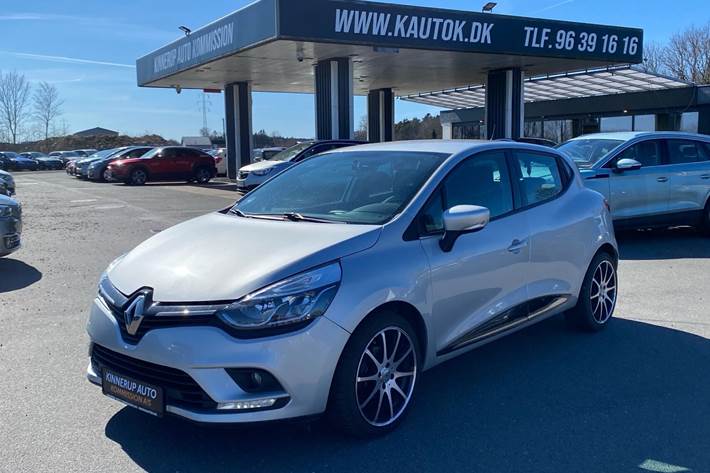 Sølv Renault Clio fra 2017