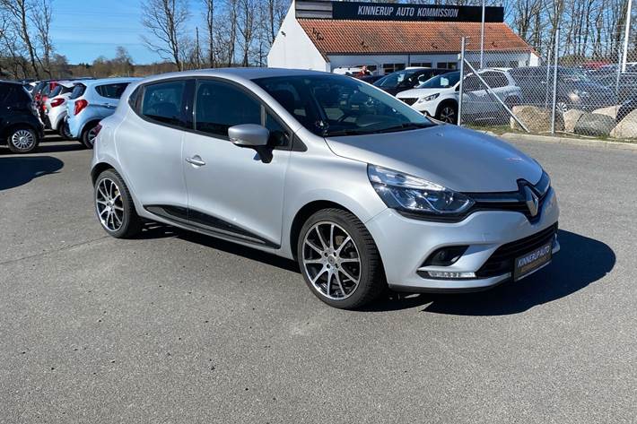 Sølv Renault Clio fra 2017