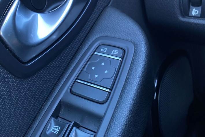 Sølv Renault Clio fra 2017