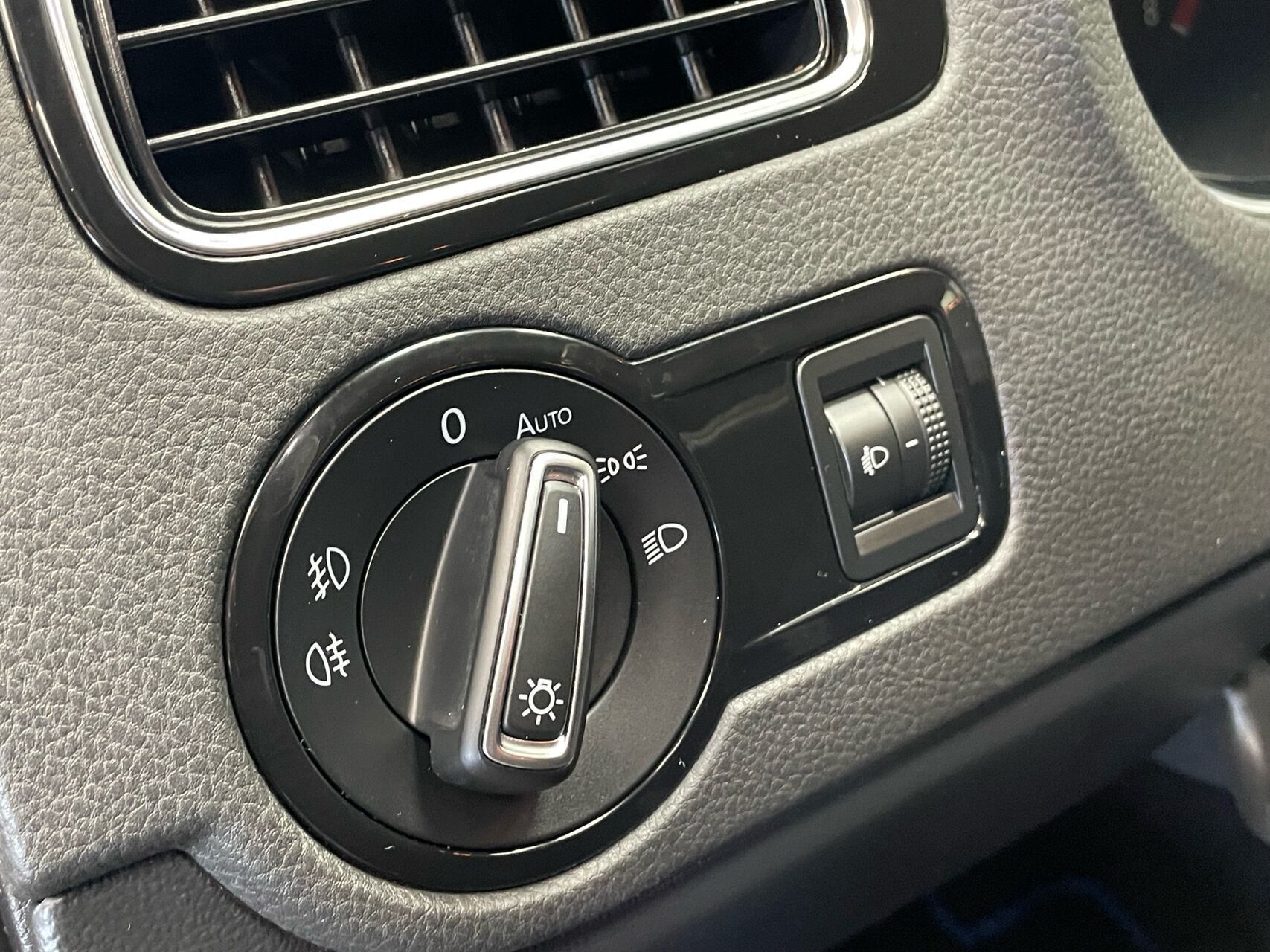 Sort VW Polo fra 2017