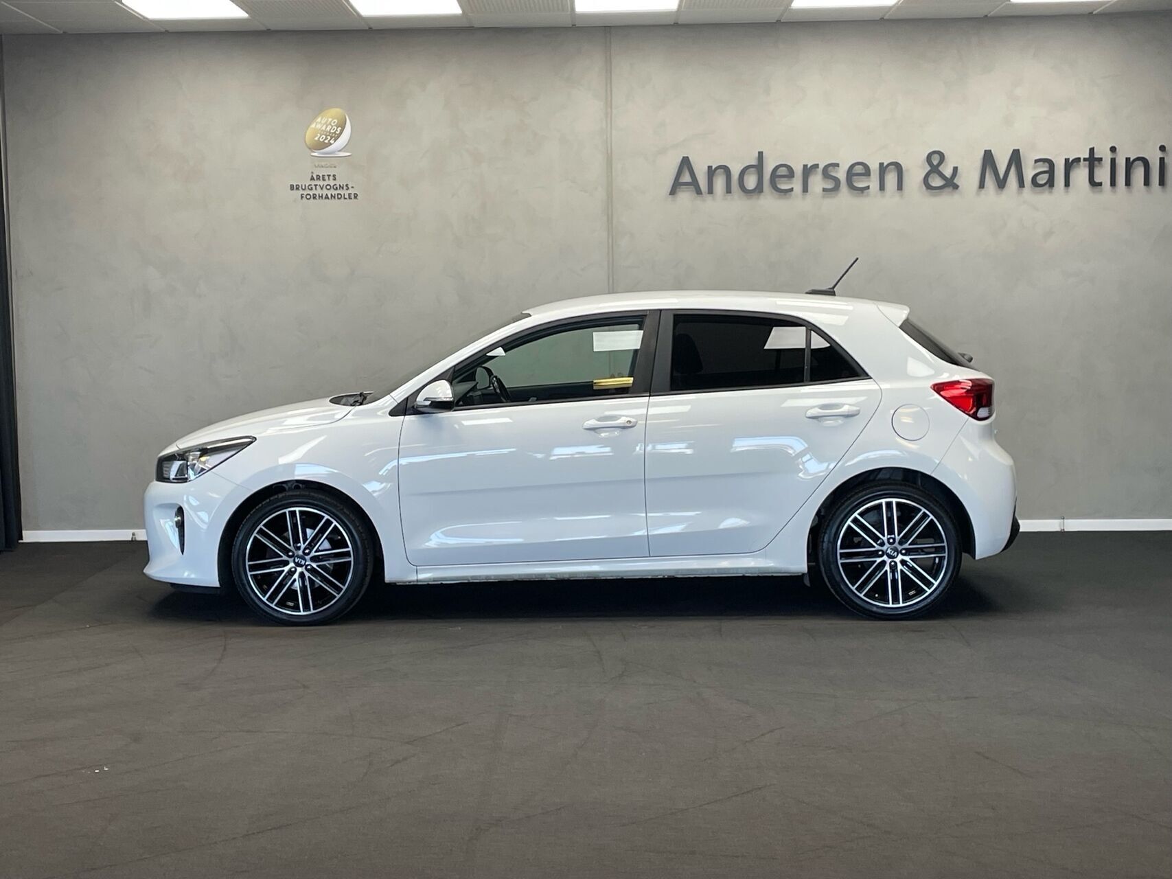 Hvid Kia Rio fra 2017