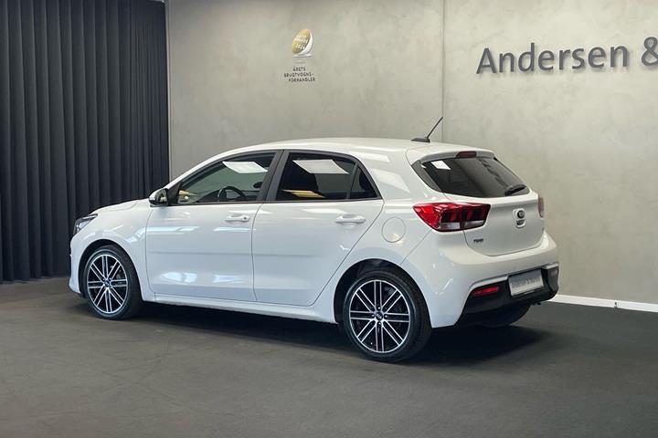 Hvid Kia Rio fra 2017