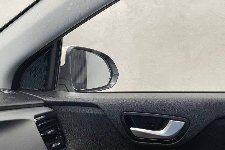 Hvid Kia Rio fra 2017