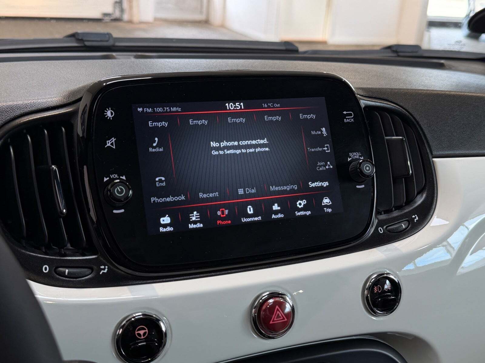 Hvid Fiat 500 fra 2021