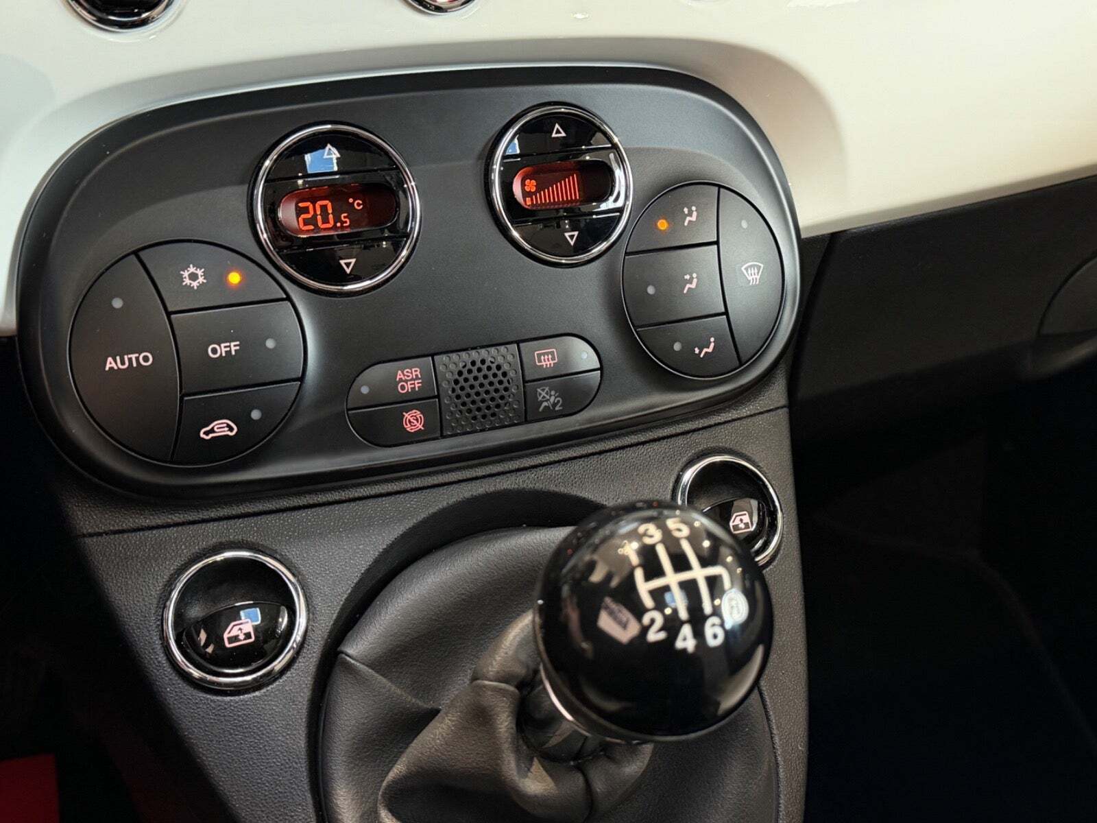 Hvid Fiat 500 fra 2021