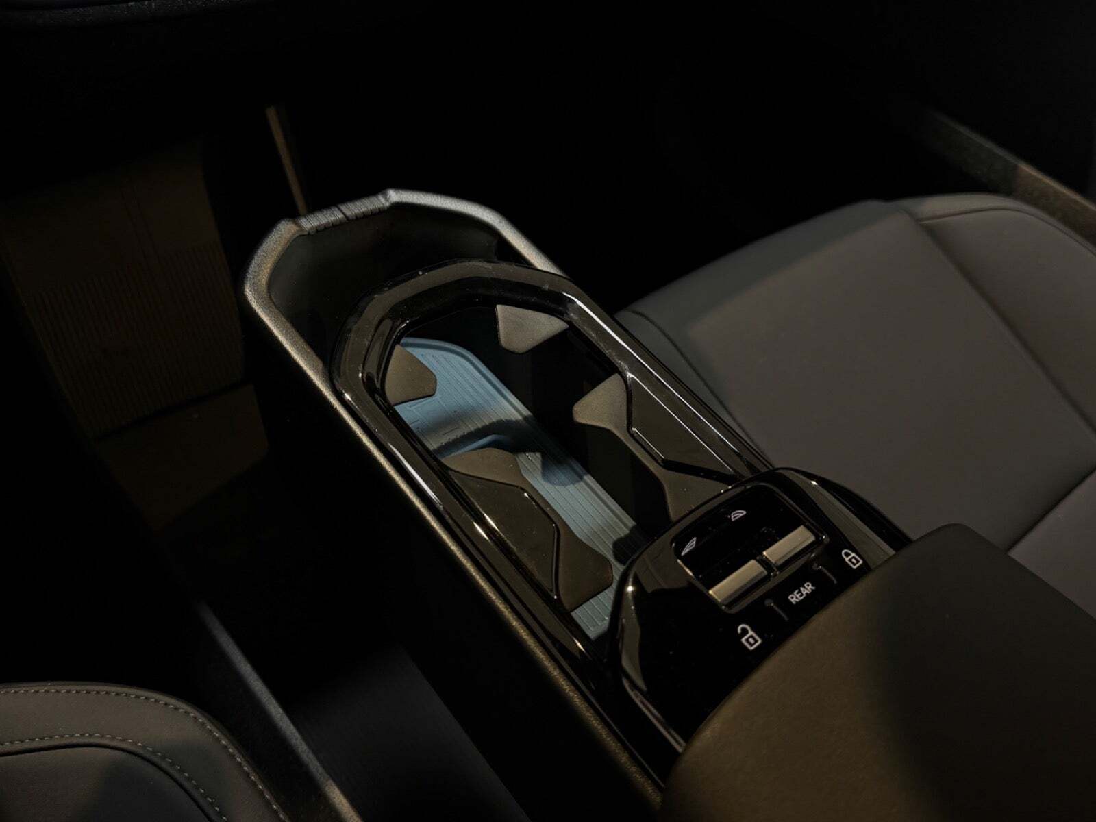 Grå Volvo EX30 fra 2024