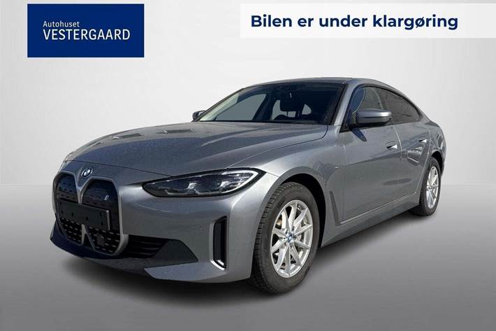 Grå BMW i4 fra 2024