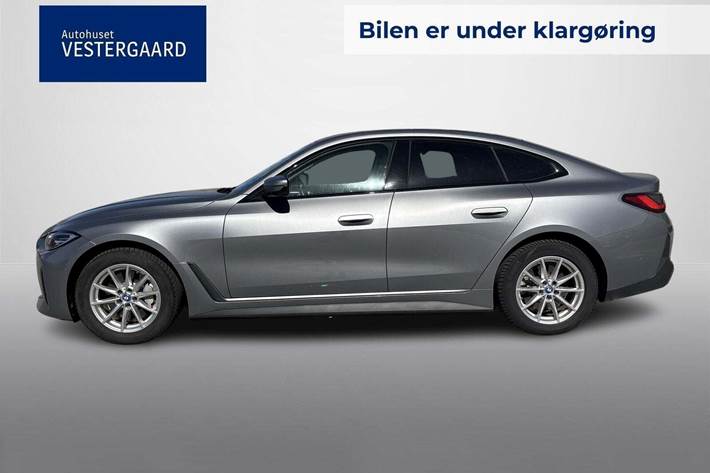 Grå BMW i4 fra 2024