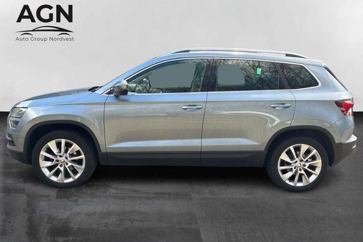 Grå Skoda Karoq fra 2021