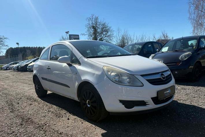 Hvid Opel Corsa fra 2010