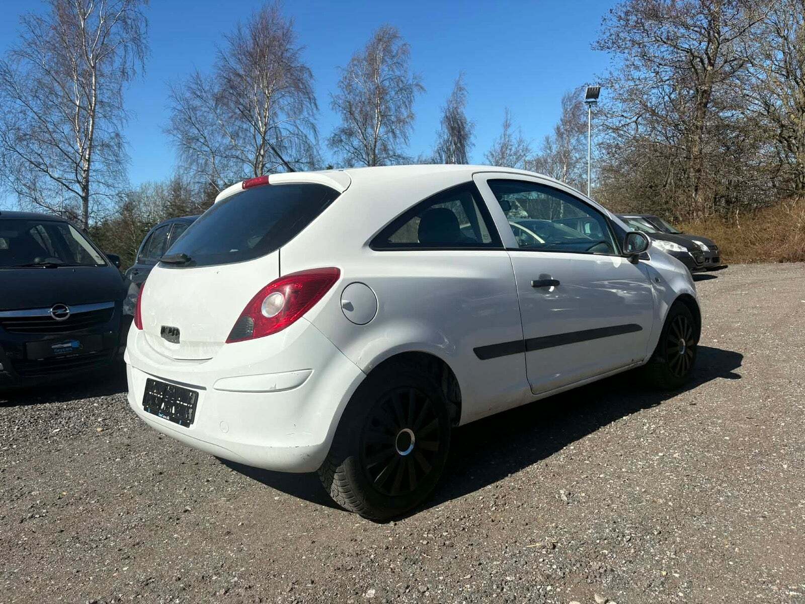 Hvid Opel Corsa fra 2010