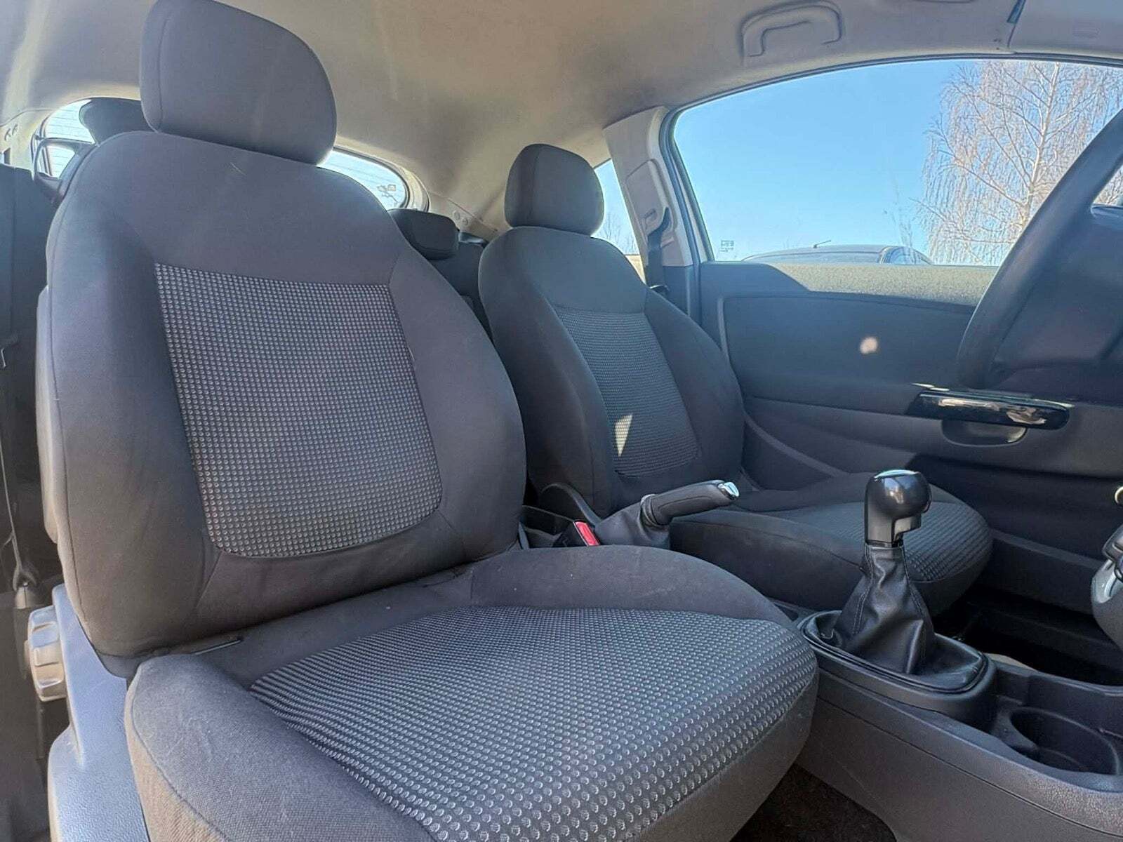 Hvid Opel Corsa fra 2010