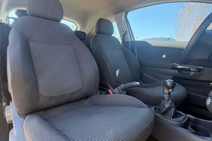 Hvid Opel Corsa fra 2010