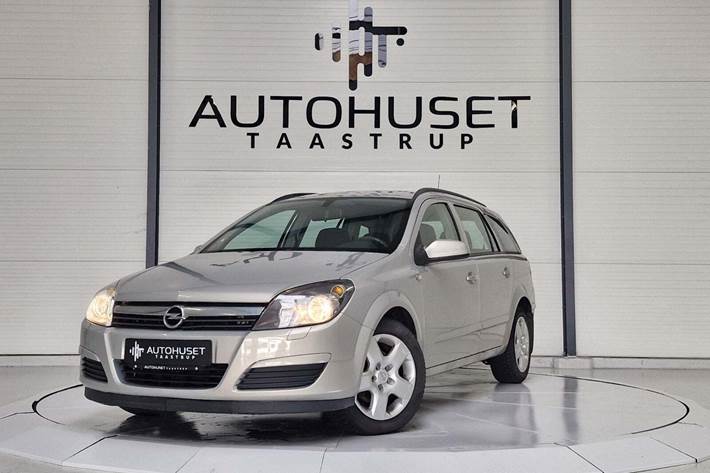 Orange Opel Astra fra 2004