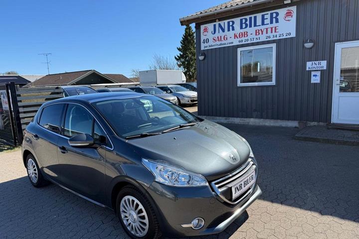 undefined Peugeot 208 fra 2015 set udefra