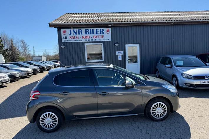 undefined Peugeot 208 fra 2015