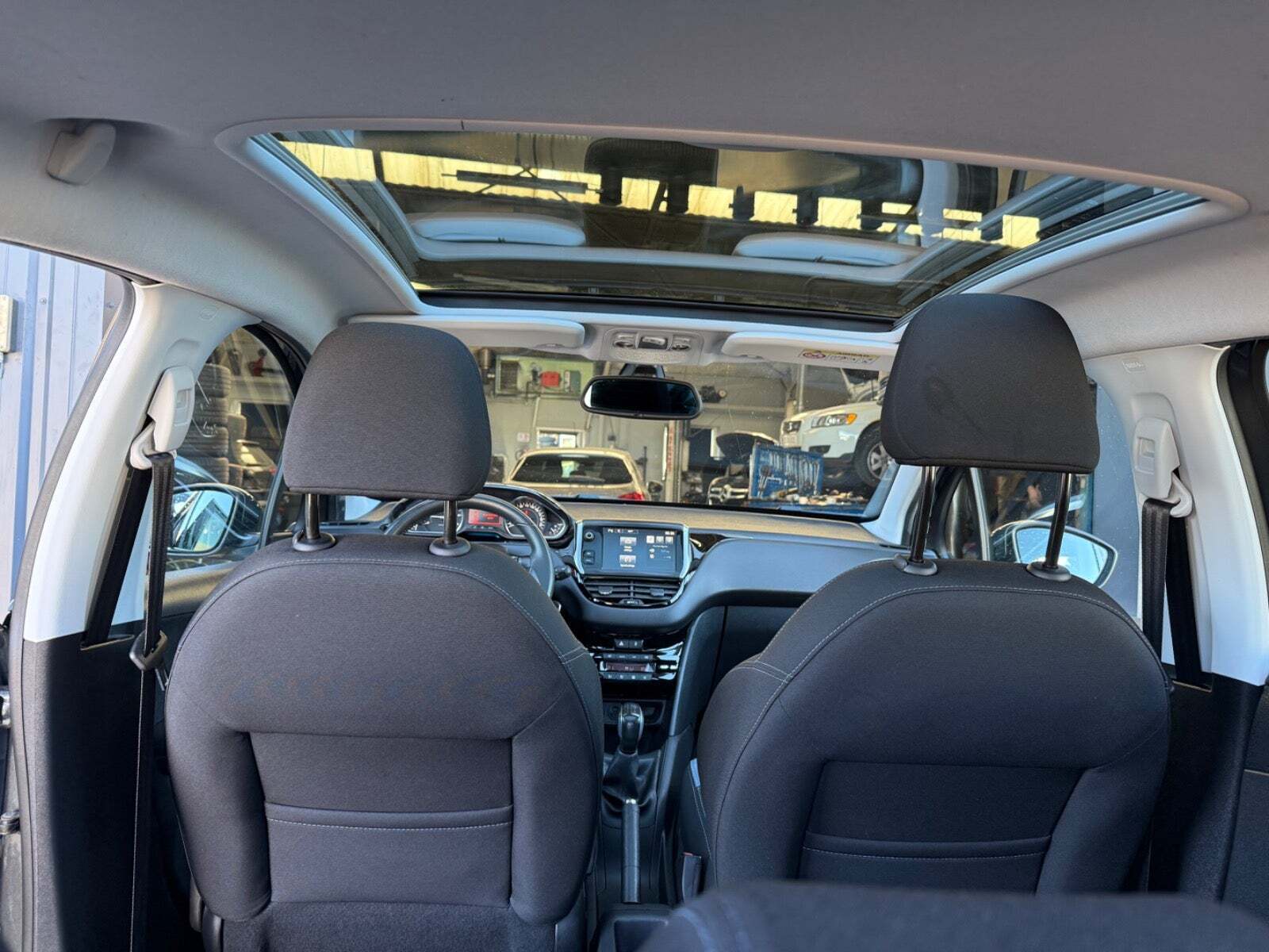 undefined Peugeot 208 fra 2015