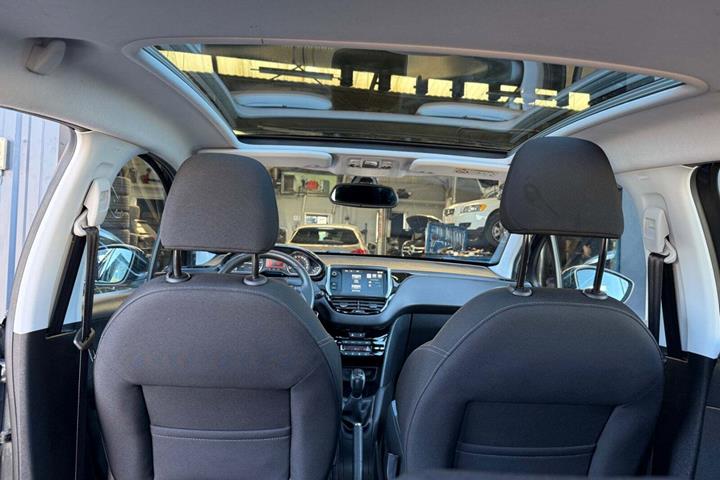 undefined Peugeot 208 fra 2015