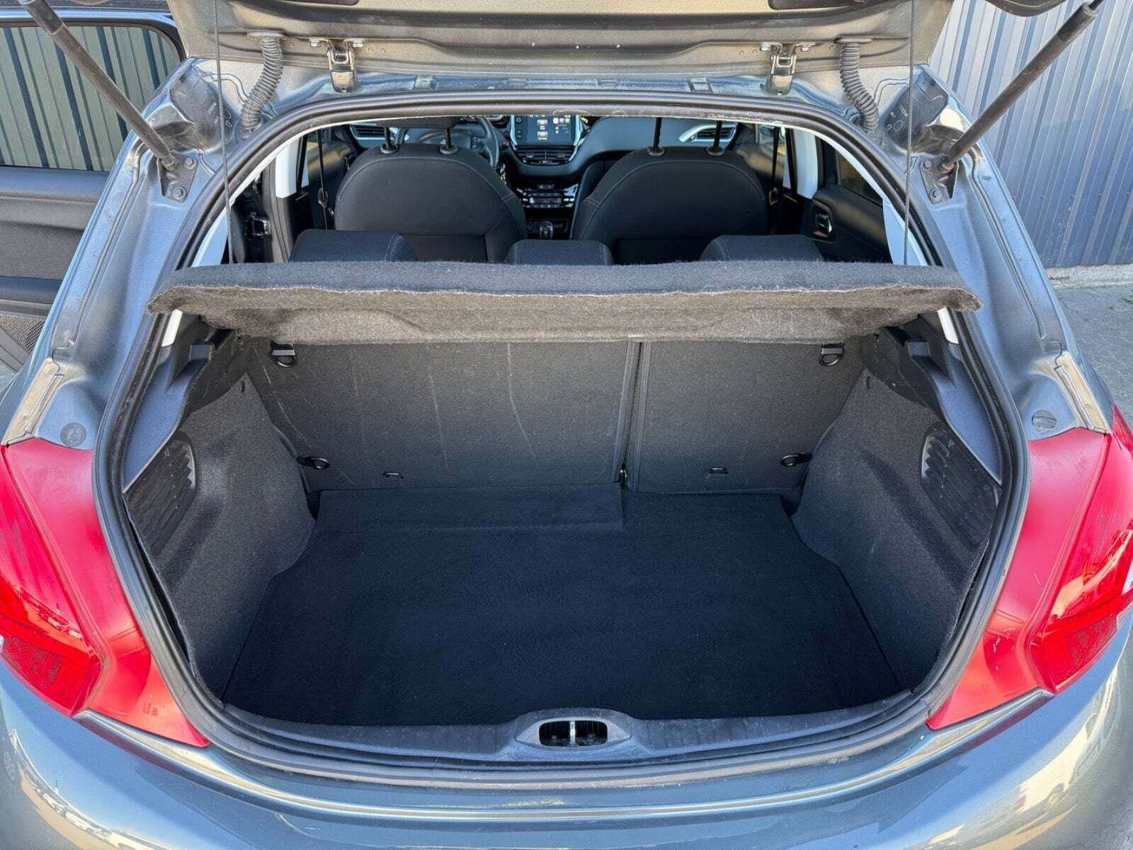 undefined Peugeot 208 fra 2015