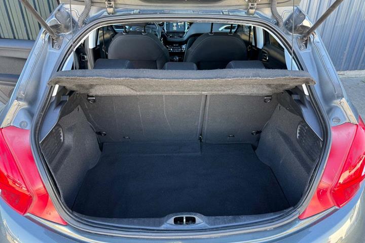 undefined Peugeot 208 fra 2015
