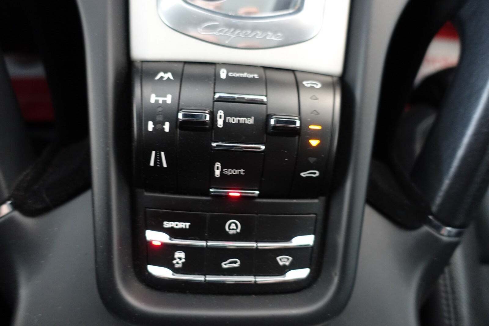 Sort Porsche Cayenne S fra 2010