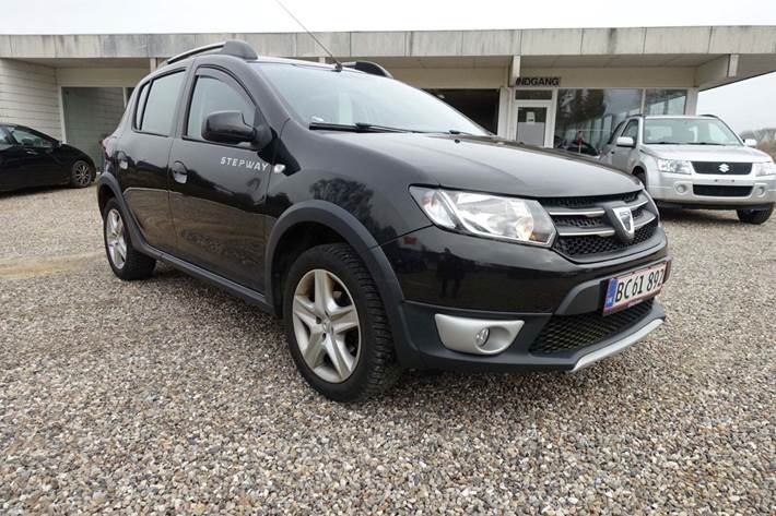 Sort Dacia Sandero fra 2016