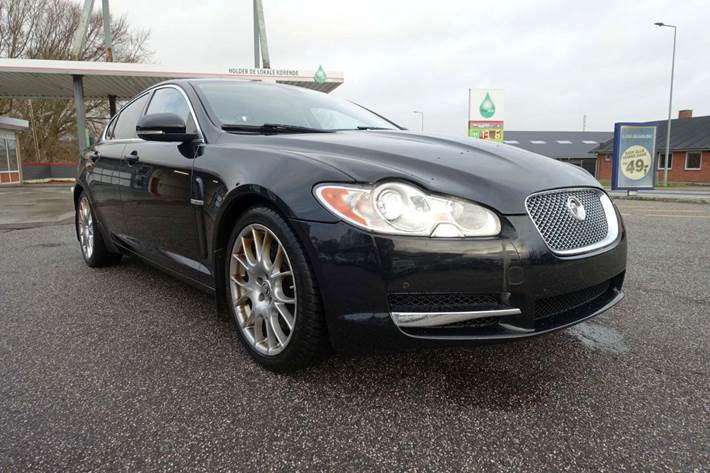 Sort Jaguar XF fra 2009