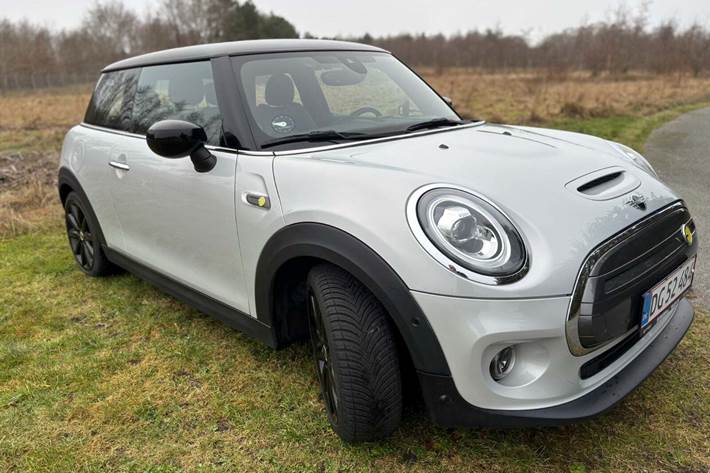 Sølv Mini Cooper SE fra 2020