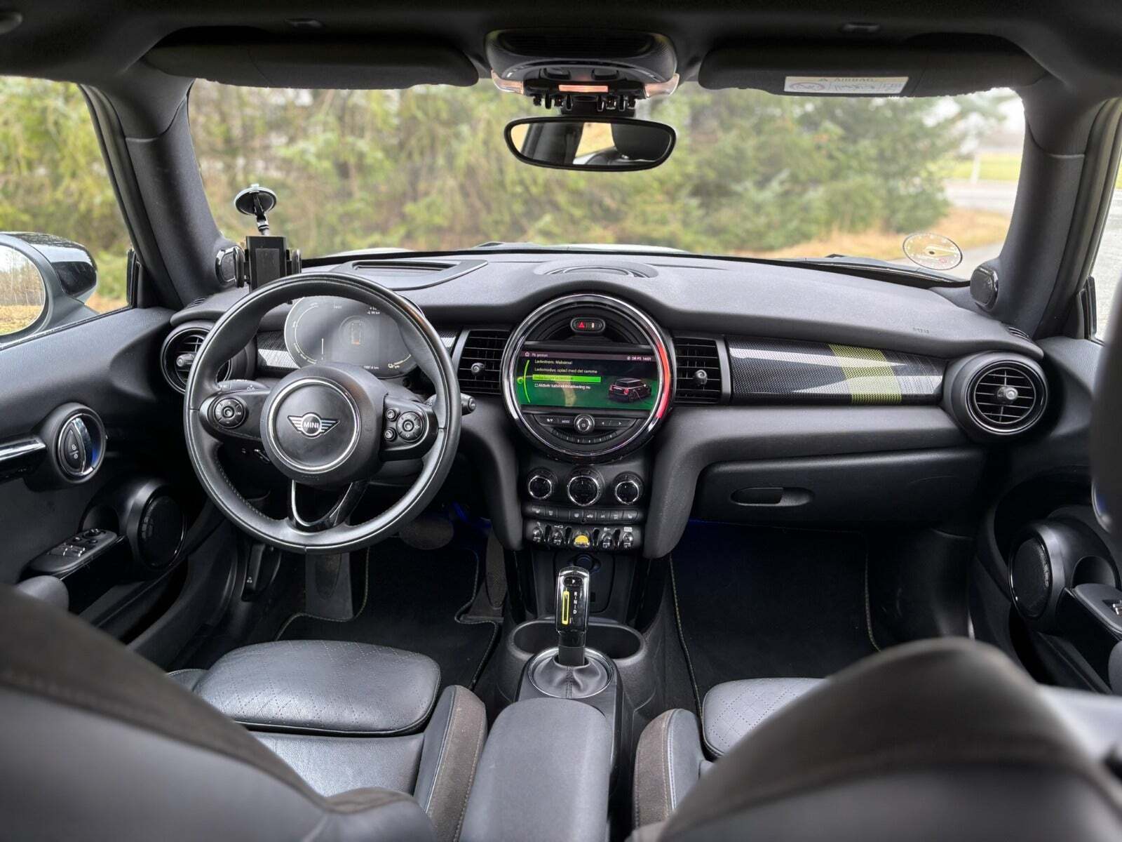 Sølv Mini Cooper SE fra 2020