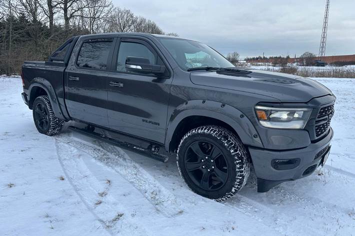 Brun Dodge RAM 1500 fra 2022