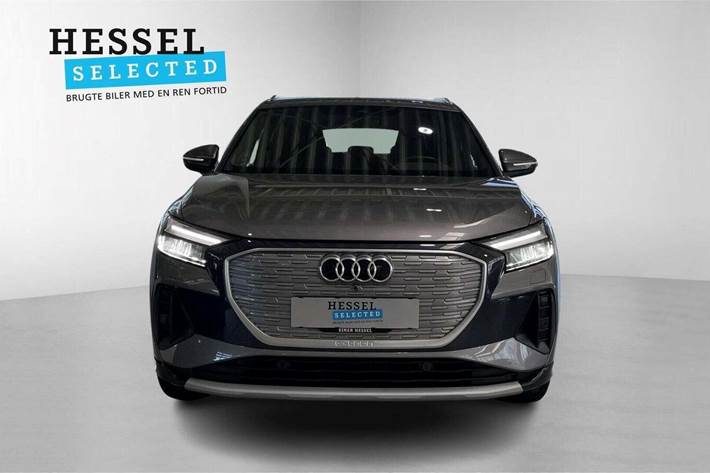 Grå Audi Q4 e-tron fra 2023