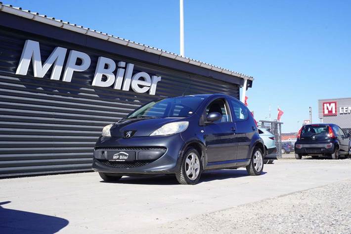 Grå Peugeot 107 fra 2007