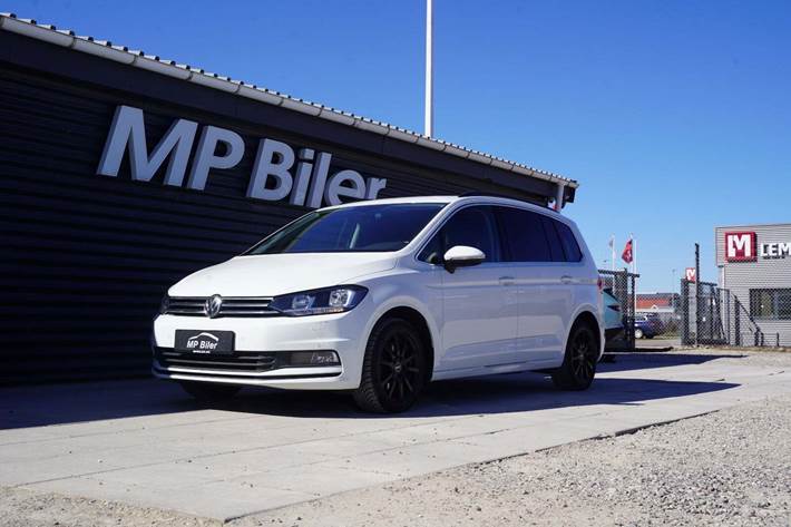 Hvid VW Touran fra 2019