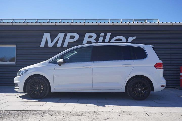Hvid VW Touran fra 2019