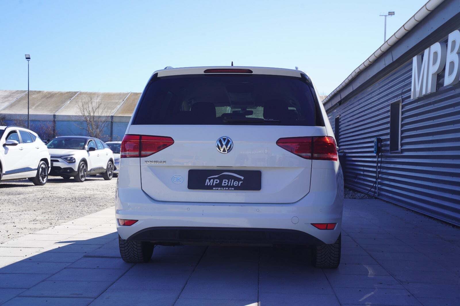 Hvid VW Touran fra 2019