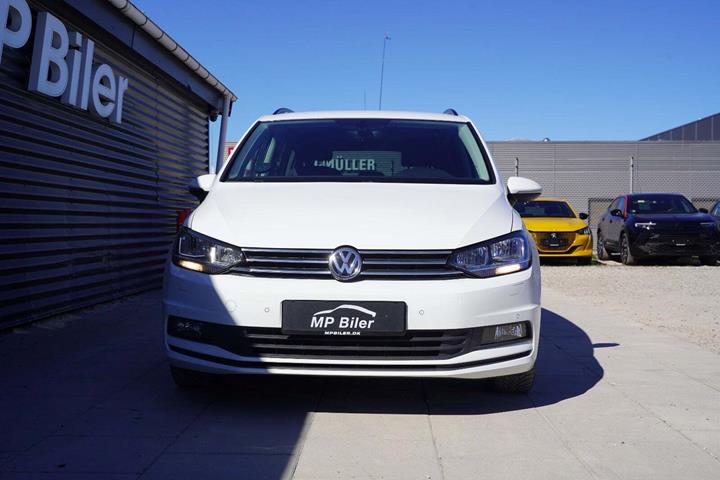 Hvid VW Touran fra 2019