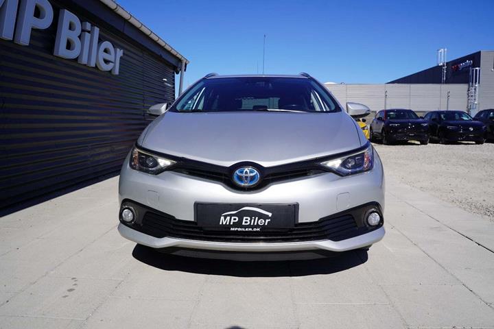 Sølv Toyota Auris fra 2018