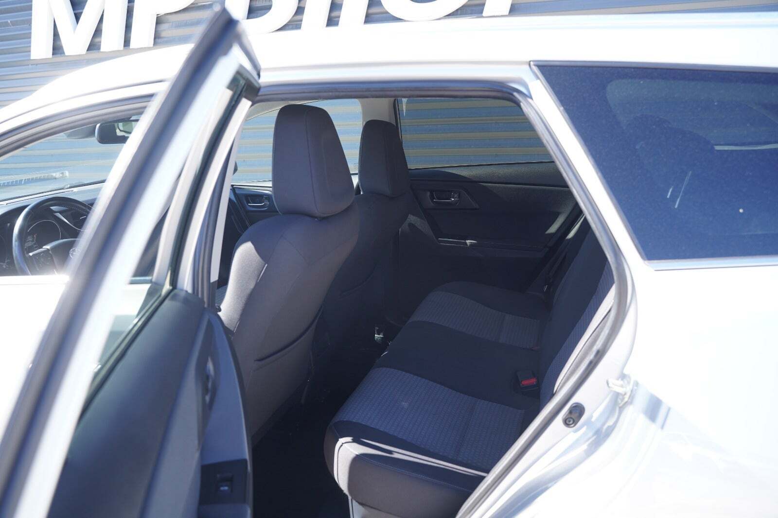 Sølv Toyota Auris fra 2018