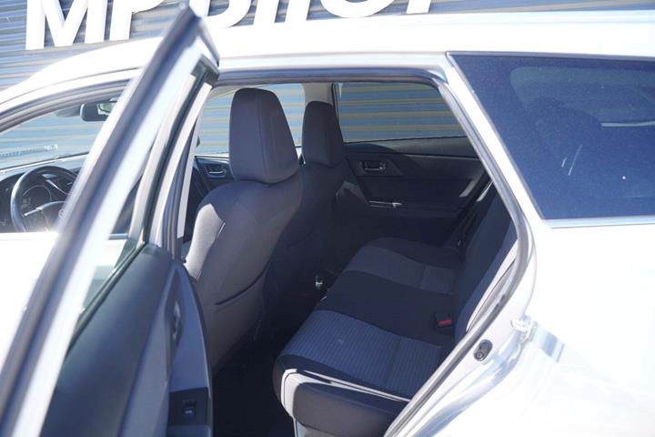 Sølv Toyota Auris fra 2018