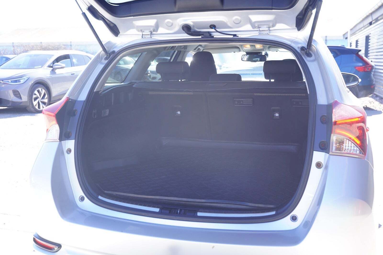 Sølv Toyota Auris fra 2018